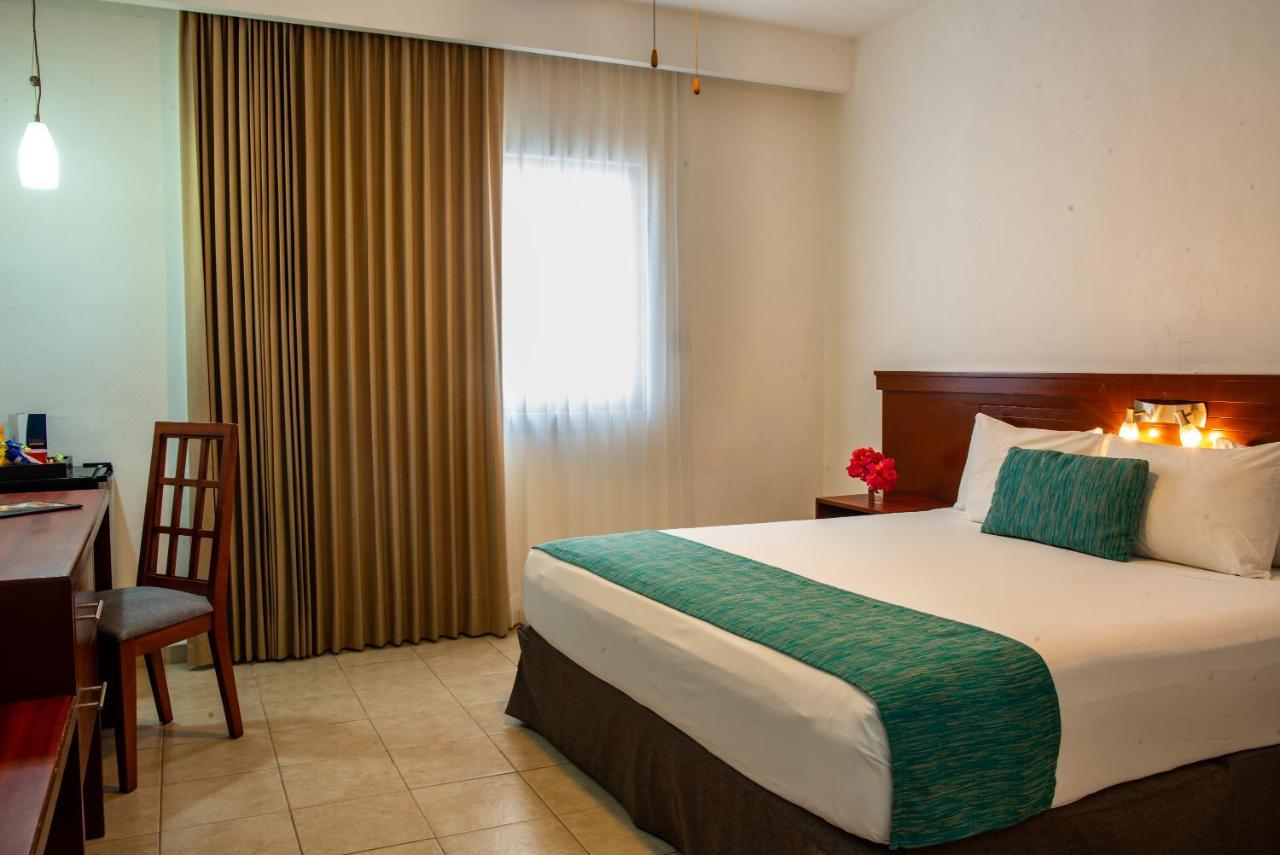 Meson De La Luna Hotel & Spa Мерида Екстериор снимка